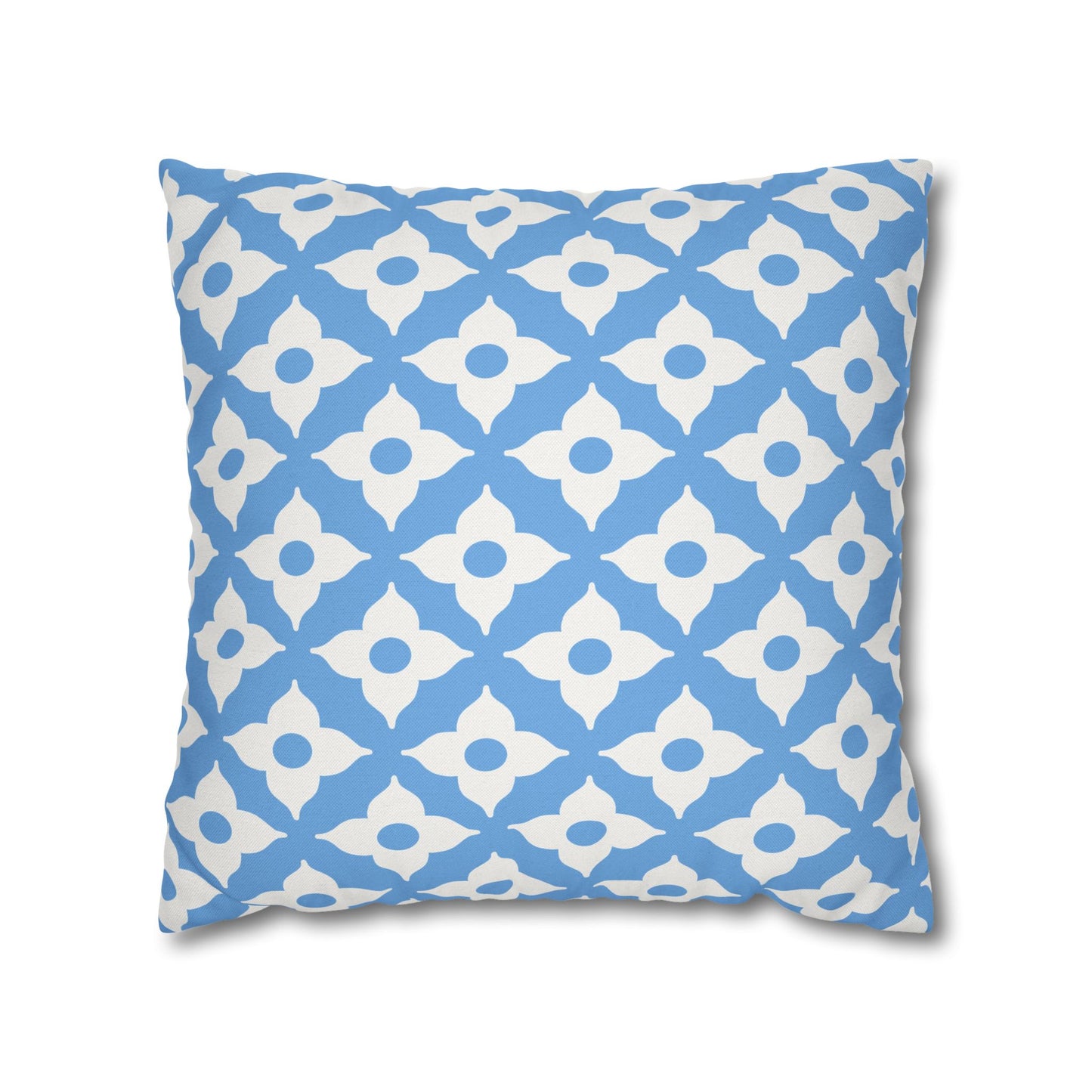 Quatrefoil Patterned Throw Pillow