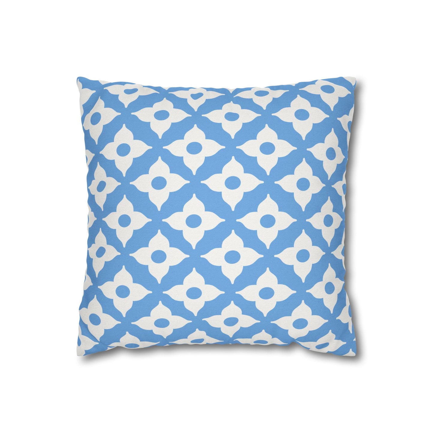 Quatrefoil Patterned Throw Pillow