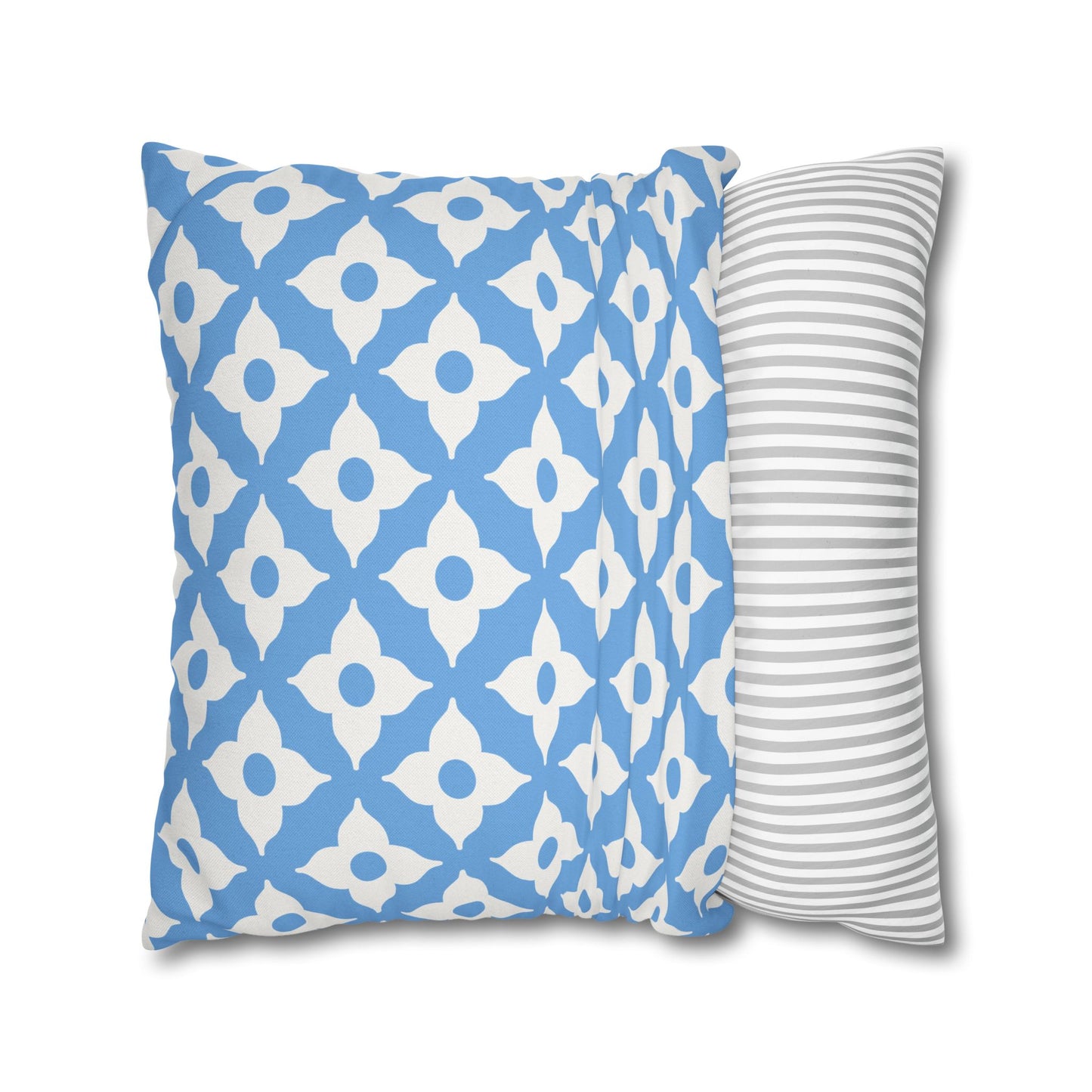 Quatrefoil Patterned Throw Pillow