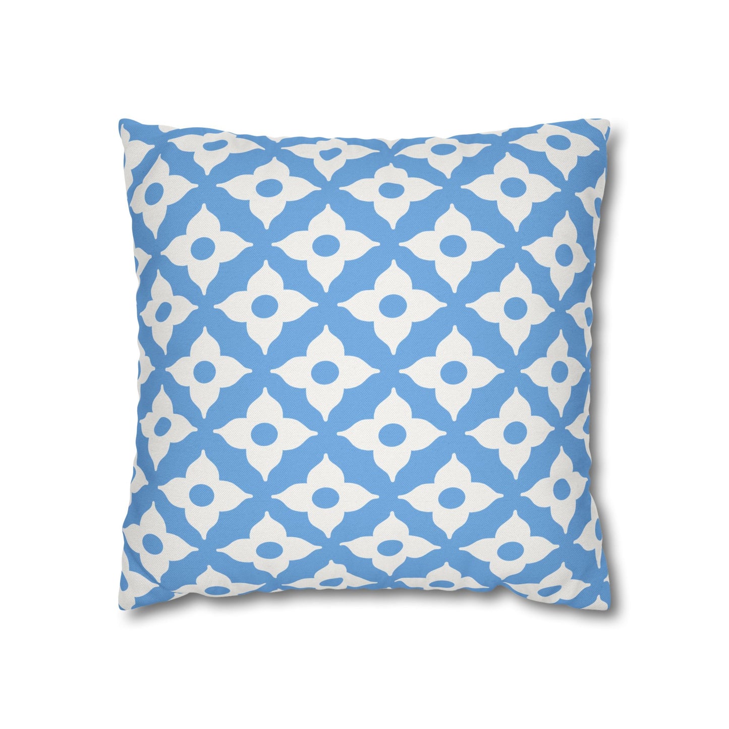 Quatrefoil Patterned Throw Pillow